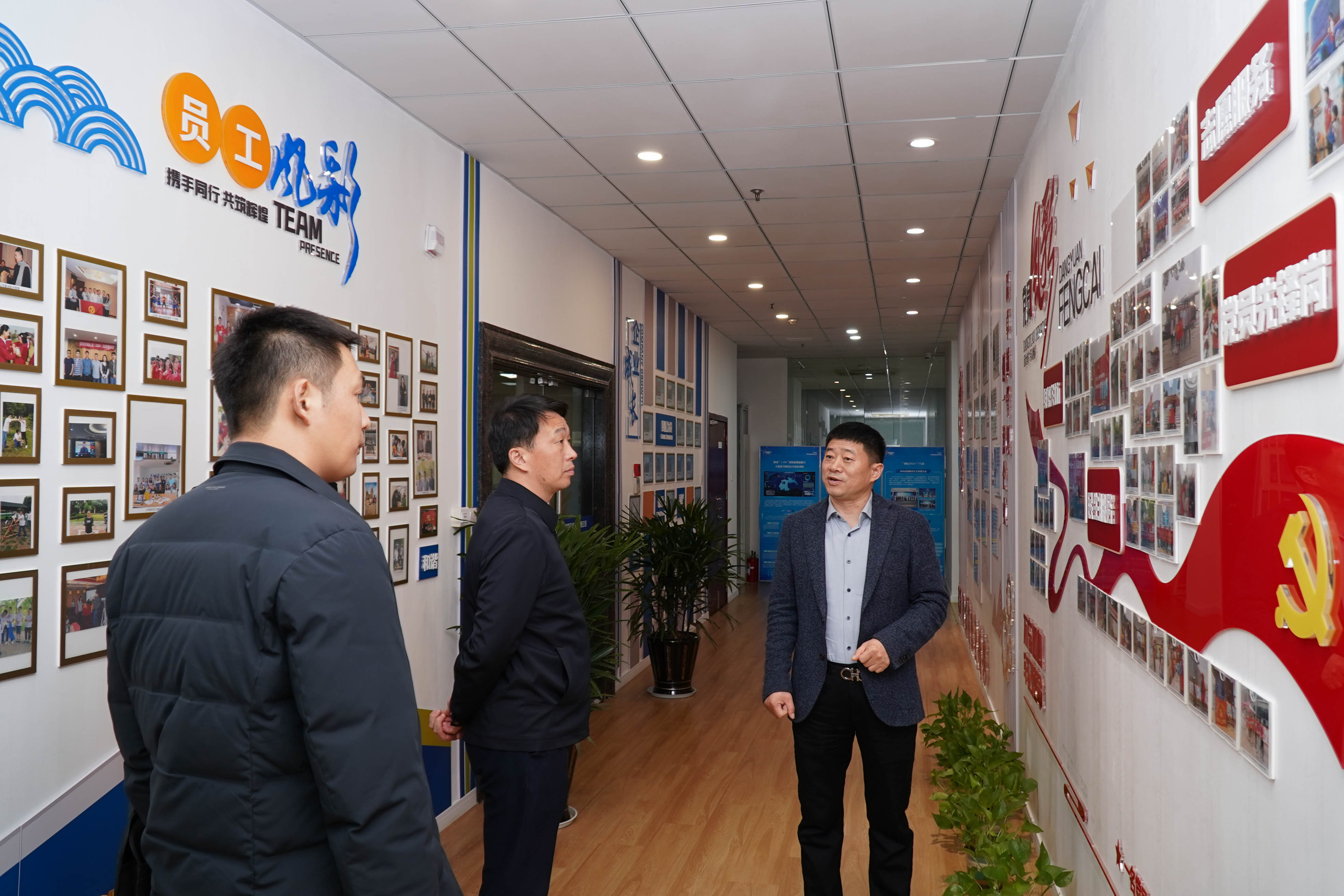 江蘇省委網(wǎng)信辦陳智副主任蒞臨江蘇瑞新信息技術(shù)股份有限公司調(diào)研指導(dǎo)